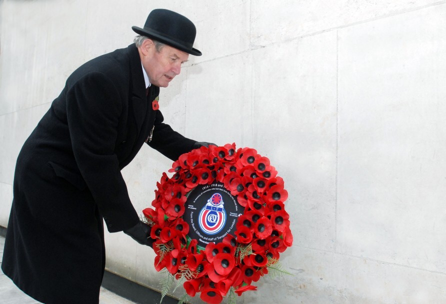 The President laying the Wreath